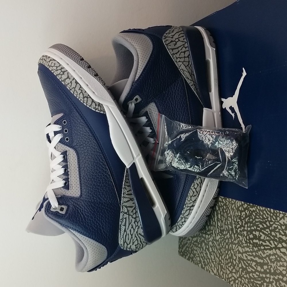 PER-OWNED WITH OG BOX!! Air Jordan 3 Retro "Georgetown" - Picture 5 of 9